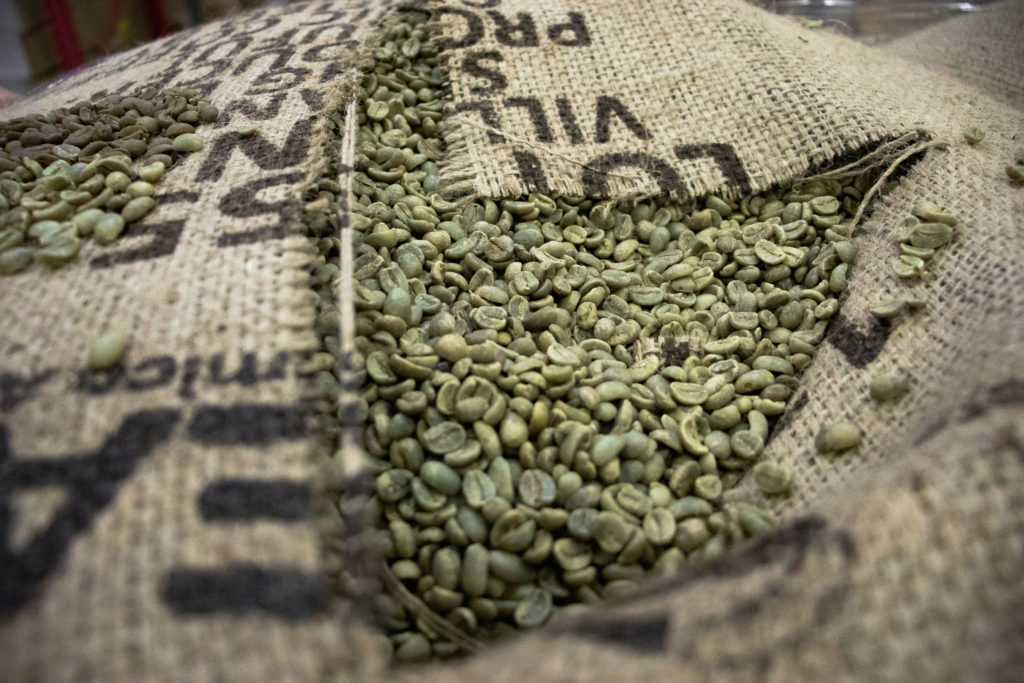 Bild på råa kaffebönor