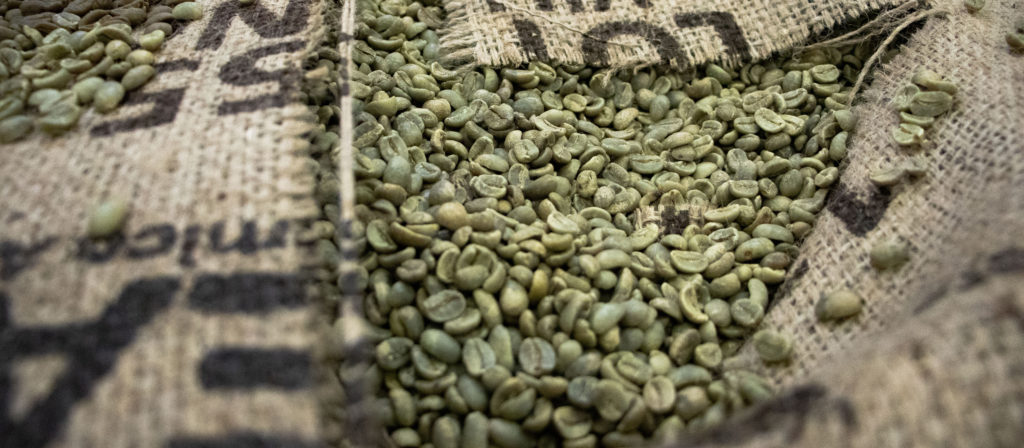 Bild på råa kaffebönor