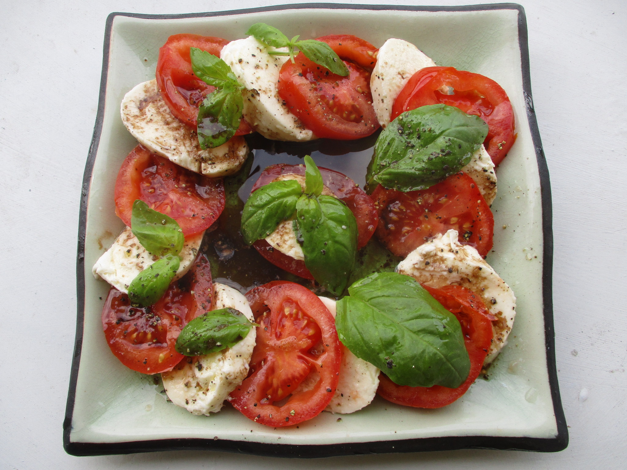 Tomat och mozzarella sallad.